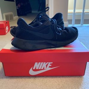 Black Men’s Nike Shoes Size 11.5